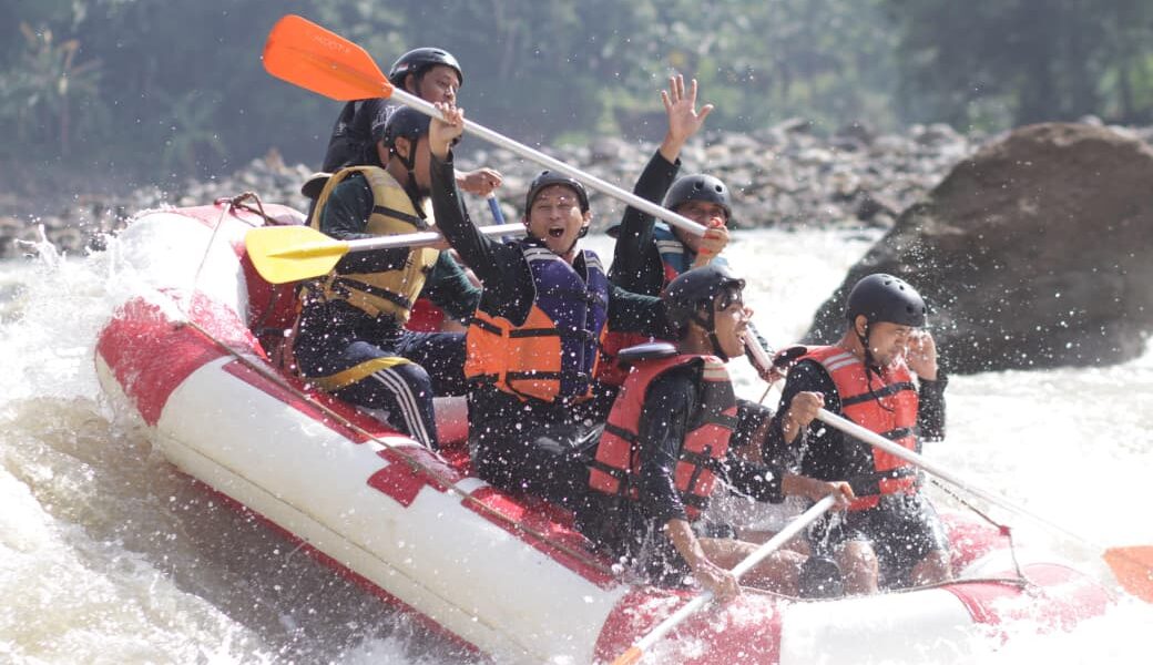 Rafting Citatih Sukabumi (Start From Rp295,000)